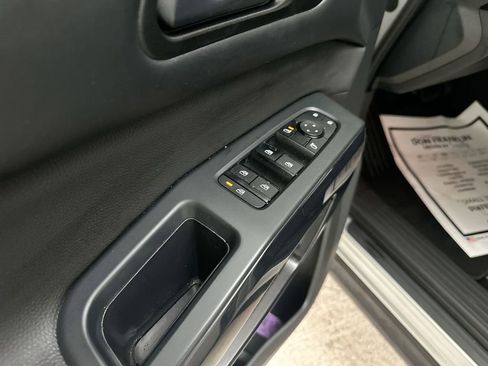 Used 2023 Nissan Pathfinder SV AWD/4WD image 17