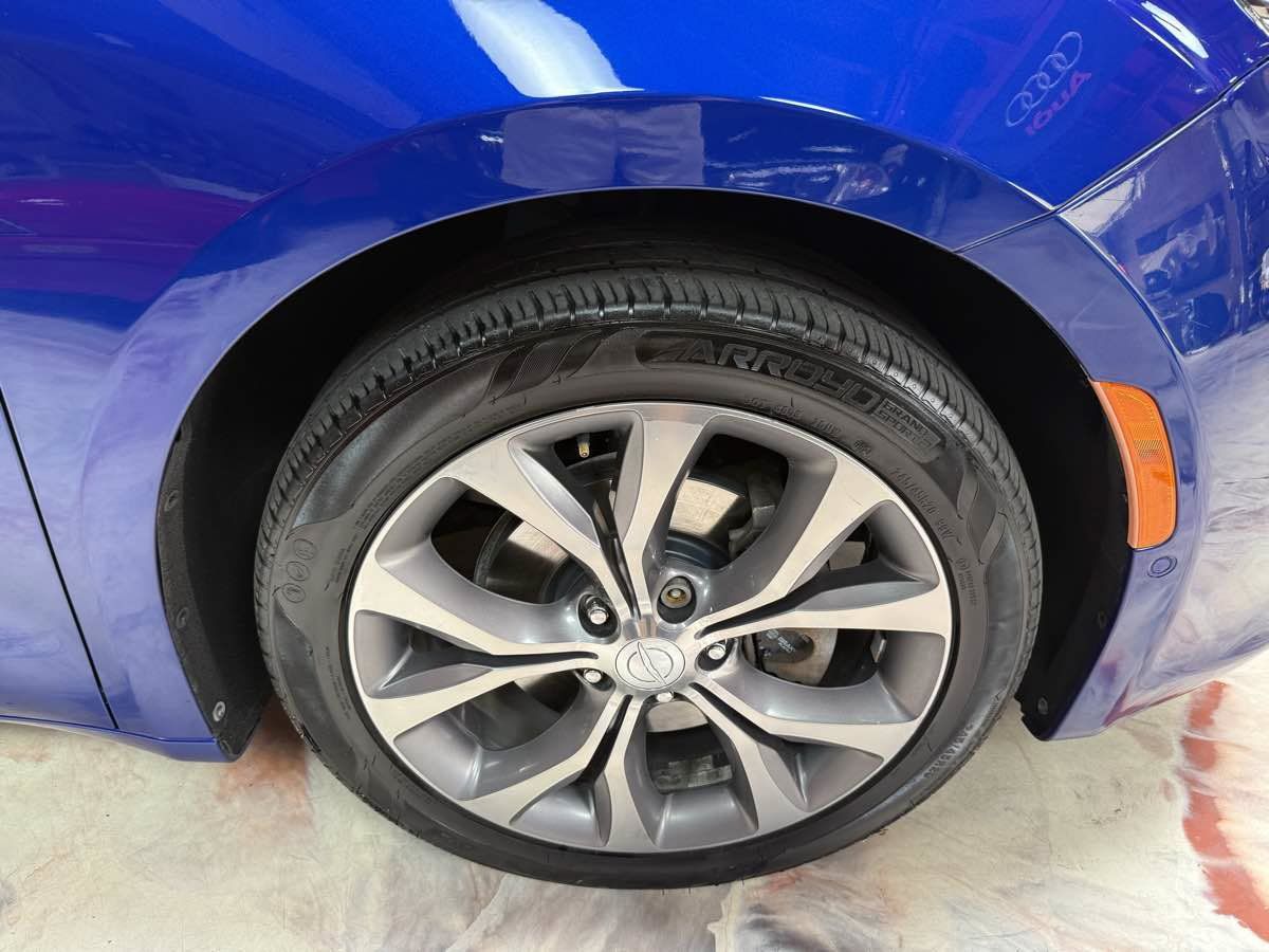 Used 2018 Chrysler Pacifica Limited w/ Tire & Wheel Group FWD image 40