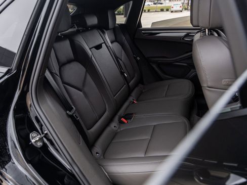 New 2026 Porsche Macan image 40