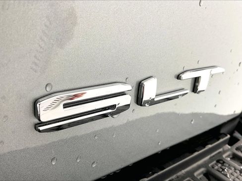 New 2026 GMC Sierra 1500 SLT image 17