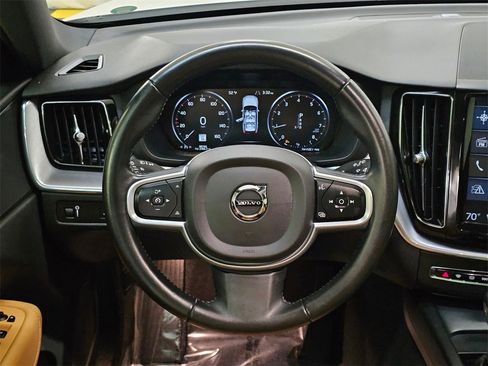 Used 2020 Volvo XC60 T5 Momentum image 19