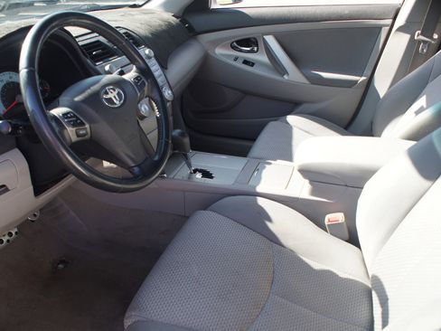 Used 2010 Toyota Camry SE image 9