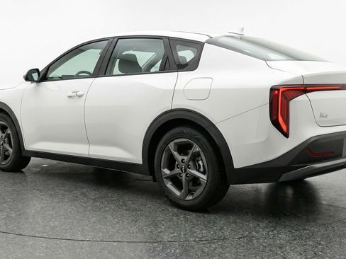 Used 2025 Kia K4 LXS image 6