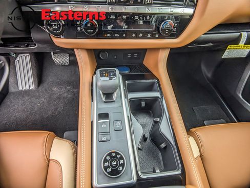 New 2026 Nissan Pathfinder Platinum image 14