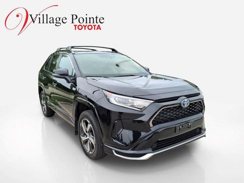 Used 2021 Toyota RAV4 SE w/ Weather & Moonroof Package AWD/4WD image 5