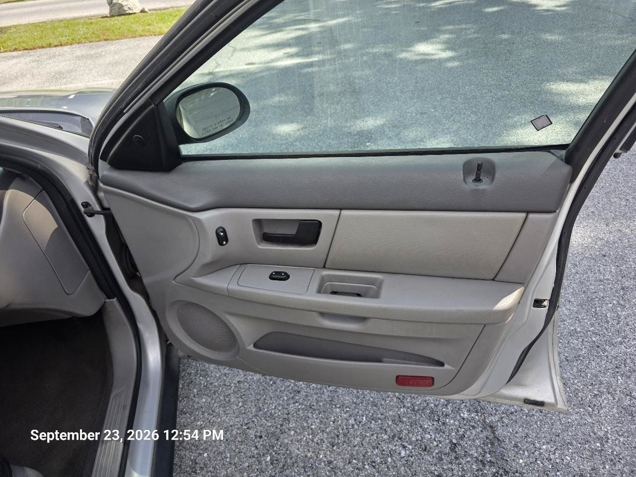 Used 2004 Ford Taurus SES FWD image 18