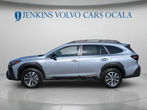 Used 2025 Subaru Outback Premium AWD/4WD image 6