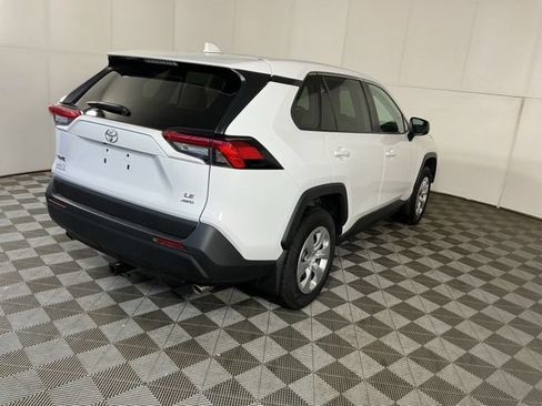 Used 2022 Toyota RAV4 LE AWD/4WD image 6