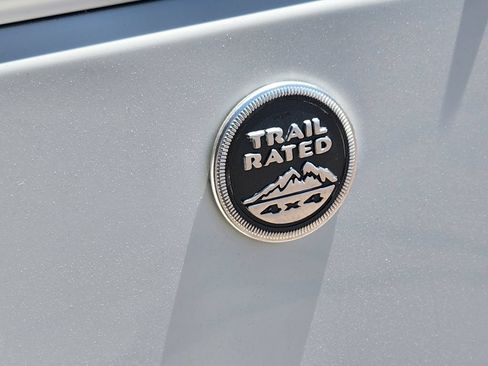 Used 2015 Jeep Wrangler Unlimited Rubicon w/ Connectivity Group AWD/4WD image 31