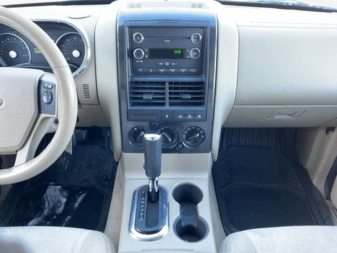 Used 2009 Ford Explorer XLT image 11