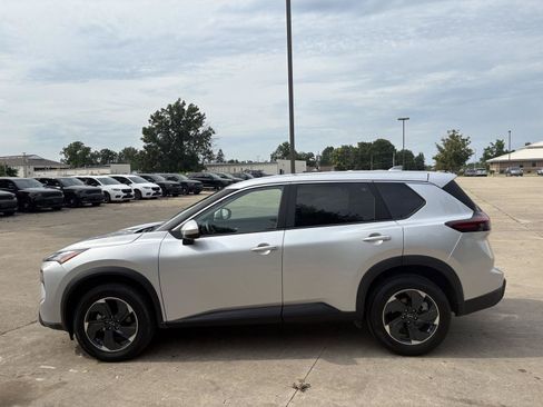 Used 2025 Nissan Rogue SV FWD image 21