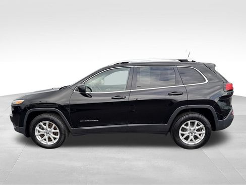 Used 2017 Jeep Cherokee Latitude AWD/4WD image 6