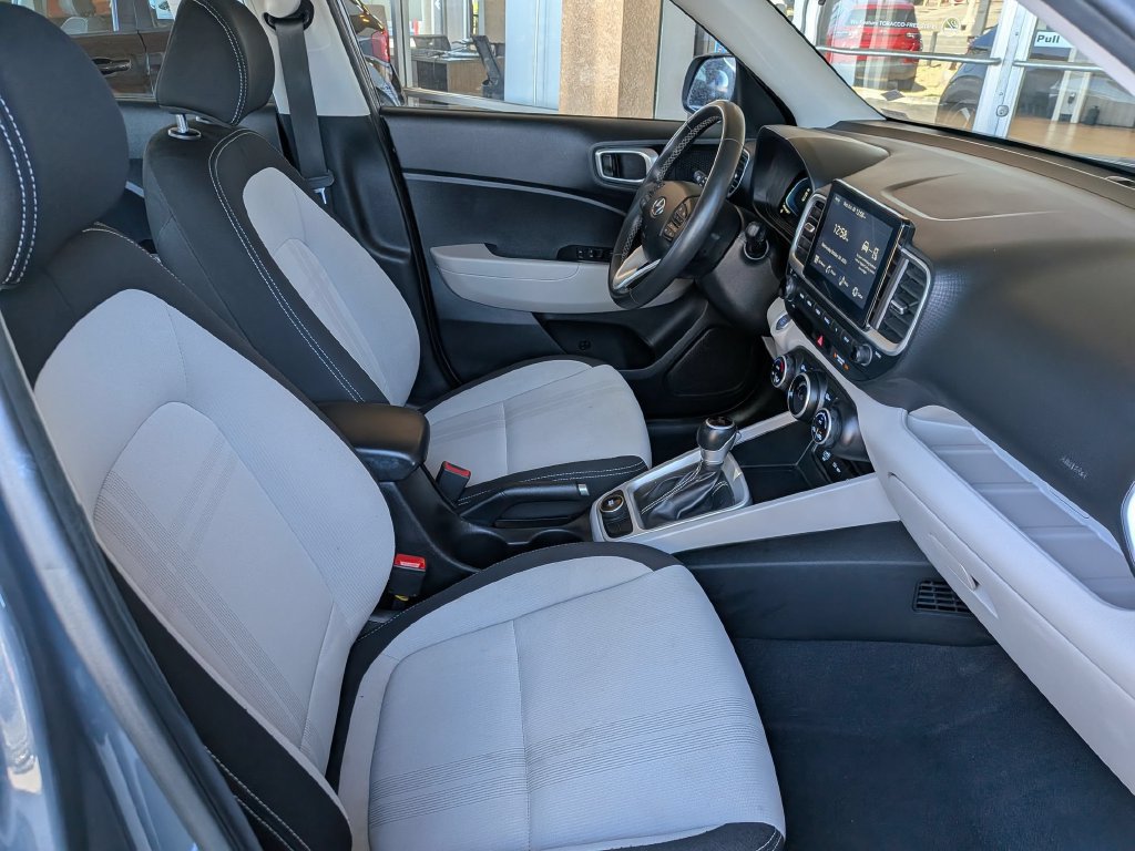Used 2025 Hyundai Venue SEL FWD image 30