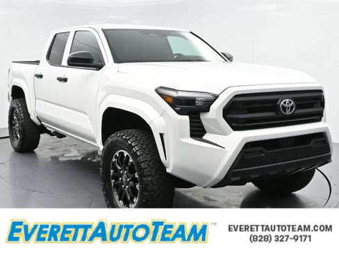 Used 2024 Toyota Tacoma SR AWD/4WD image 1
