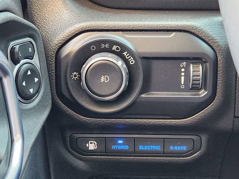 Used 2023 Jeep Wrangler Unlimited Sahara w/ Cold Weather Group AWD/4WD image 20
