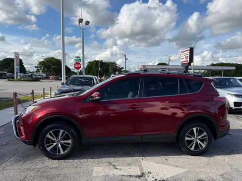 Used 2018 Toyota RAV4 XLE FWD image 2