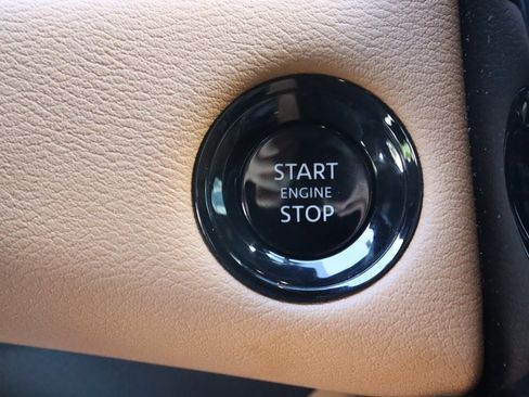 Used 2025 Nissan Armada Platinum Reserve image 32