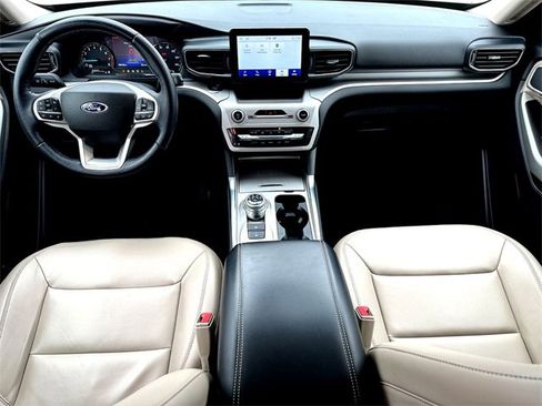 Used 2022 Ford Explorer XLT w/ Equipment Group 202A image 28