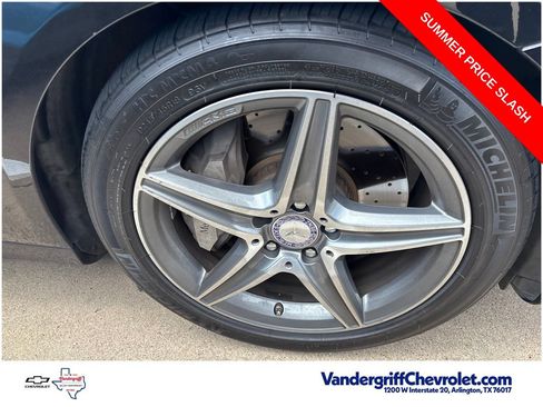 Used 2017 Mercedes-Benz E 300 4MATIC image 3