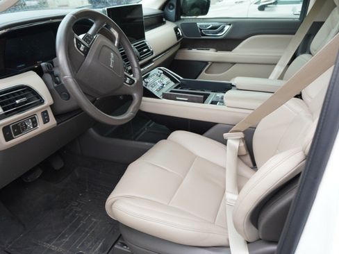 Used 2024 Lincoln Navigator Premiere AWD/4WD image 10