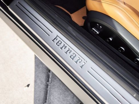 Used 2018 Ferrari GTC4Lusso image 37