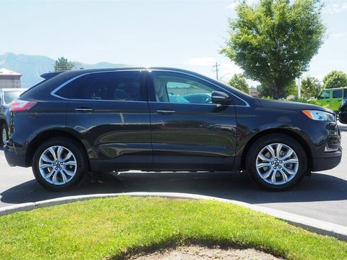 Used 2022 Ford Edge Titanium image 4