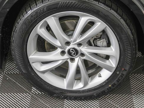 Used 2018 INFINITI QX30 Premium w/ Navigation Package image 12