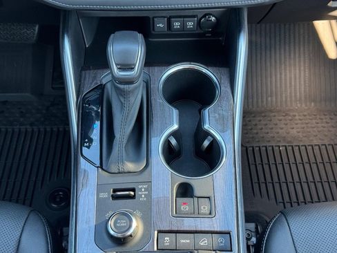 Used 2021 Toyota Highlander Limited image 15