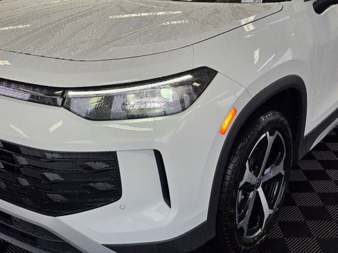 New 2026 Volkswagen Tiguan SE image 10