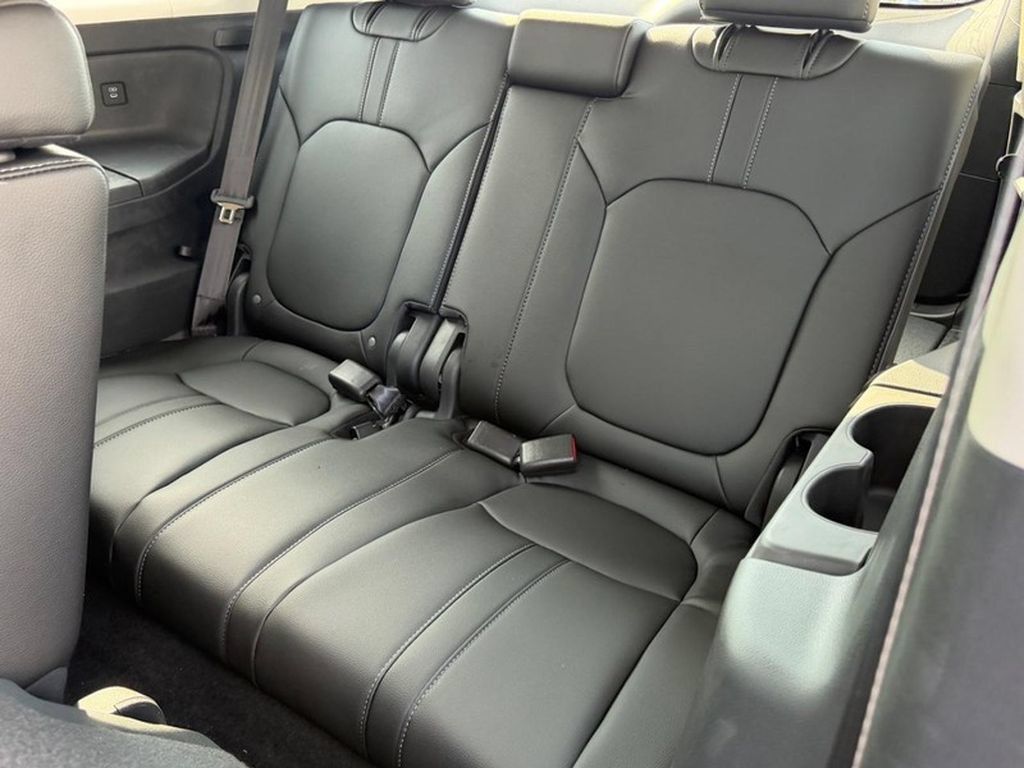 New 2026 Honda Pilot Touring image 9