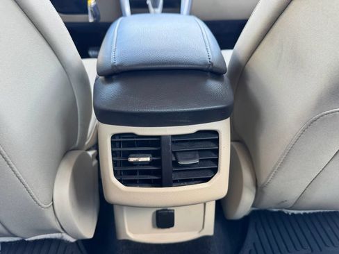 Used 2013 Ford Fusion SE FWD image 19