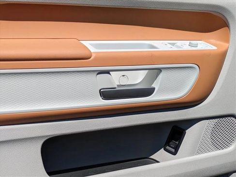 New 2025 Volkswagen ID. Buzz Pro S Plus RWD image 18