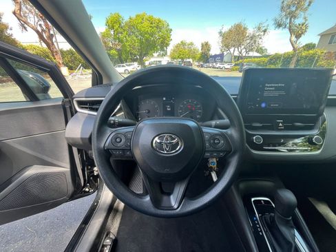Used 2025 Toyota Corolla LE FWD image 32
