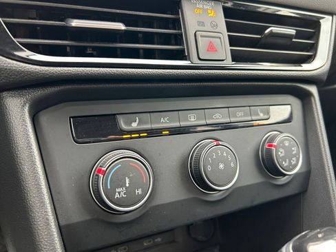 Used 2022 Volkswagen Taos SE image 37