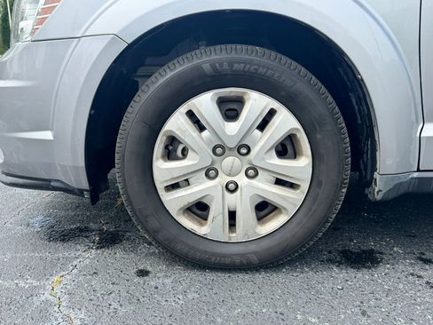 Used 2018 Dodge Journey SE w/ Popular Equipment Group FWD image 2