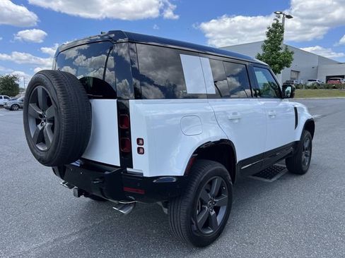 Used 2025 Land Rover Defender 110 X-Dynamic SE AWD/4WD image 5