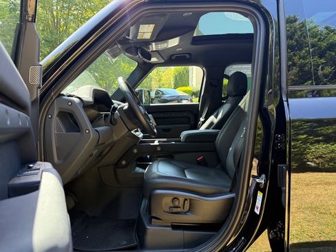 Used 2023 Land Rover Defender 110 X-Dynamic SE image 11
