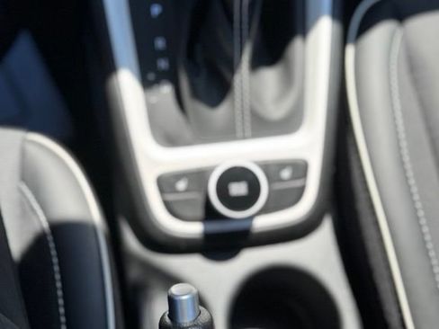 Certified 2025 Hyundai Venue Limited FWD image 18