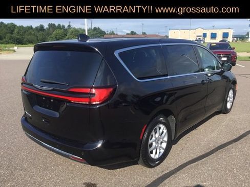 Certified 2024 Chrysler Pacifica Touring-L FWD image 9