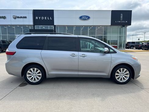 Used 2017 Toyota Sienna Limited AWD/4WD image 2