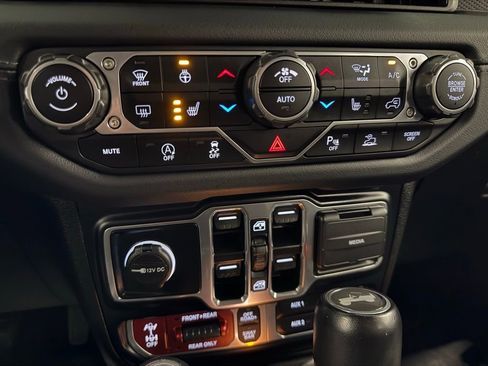 Used 2024 Jeep Wrangler Unlimited Rubicon image 33