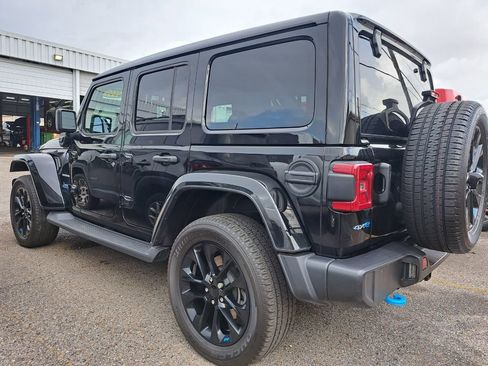 Used 2023 Jeep Wrangler Unlimited Sahara w/ Cold Weather Group AWD/4WD image 5