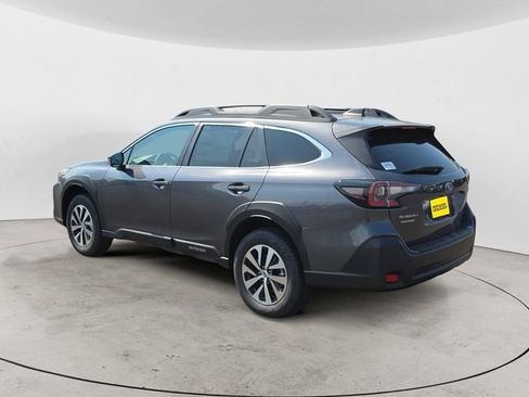 Used 2025 Subaru Outback Premium image 3