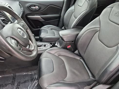 Used 2022 Jeep Cherokee Latitude Lux w/ Sun & Sound Group AWD/4WD image 16