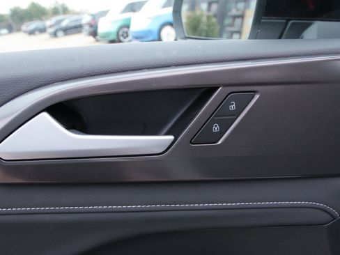 New 2026 Volkswagen Taos SE image 14