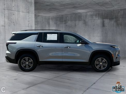 Used 2024 Chevrolet Traverse LT FWD image 8