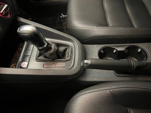 Used 2017 Volkswagen Jetta SE image 20