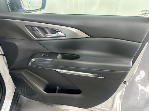 Used 2025 Chevrolet Traverse LT image 31