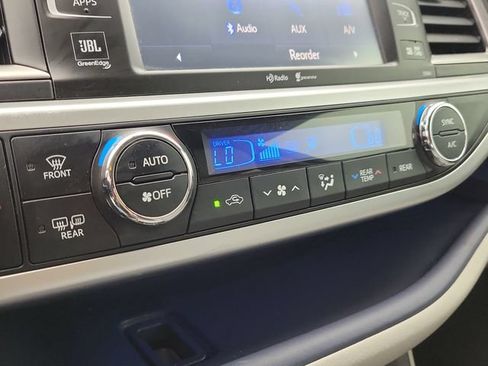 Used 2015 Toyota Highlander Limited FWD image 30
