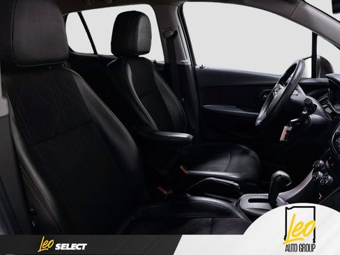 Used 2021 Chevrolet Trax LT AWD/4WD image 28